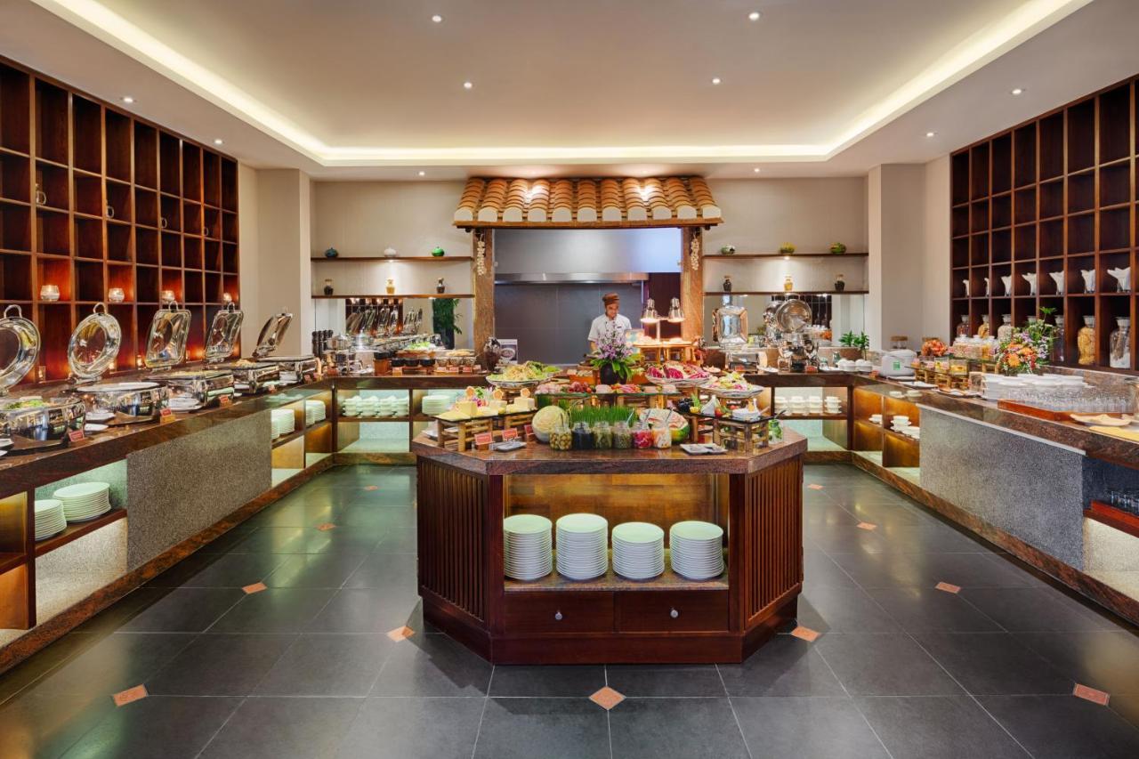 Rivertown Hoi An Resort & Spa Exterior foto The buffet at the hotel