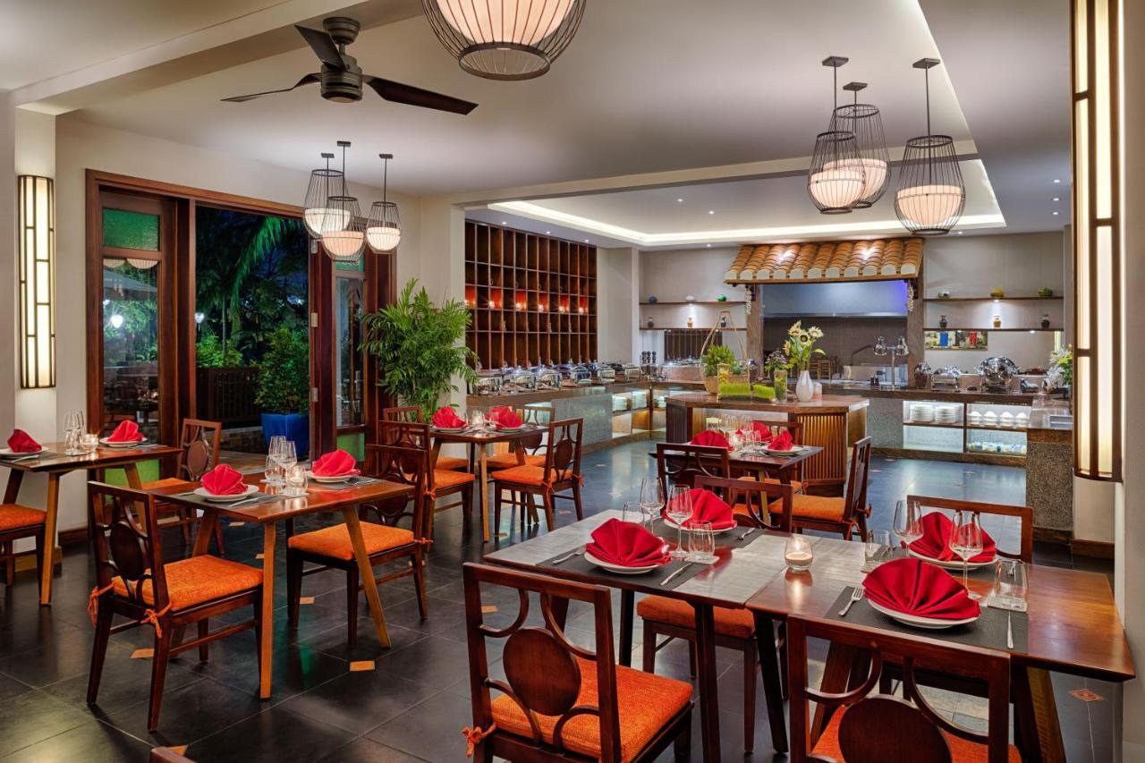 Rivertown Hoi An Resort & Spa Exterior foto The restaurant at the hotel